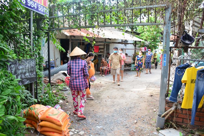 Continuing to support people in need in the Covid-19 pandemic of Hoang Phap Pagoda (series 4)